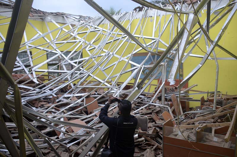 6.1 magnitude earthquake hits Indonesia