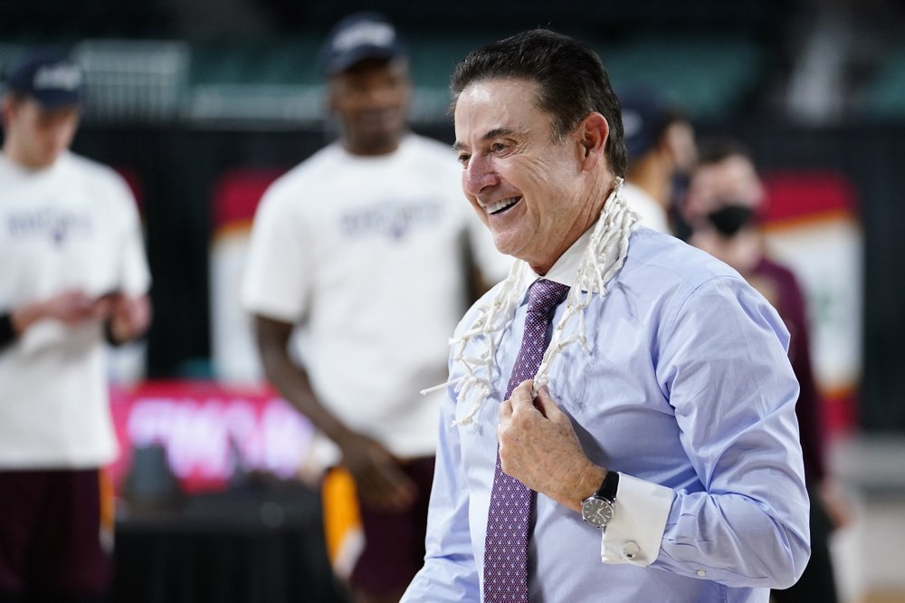 Pitino rises from ashes of scandal for rebirth at Iona