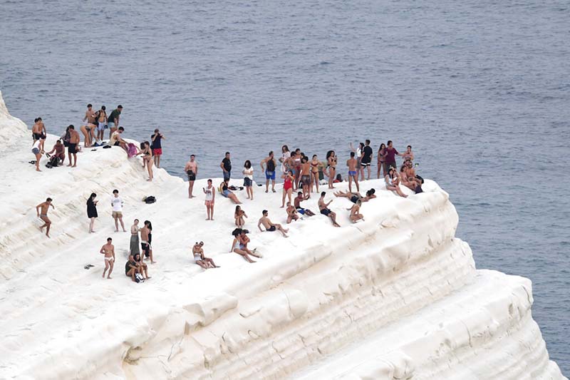 Hot weather grips North Africa, Southern Europe