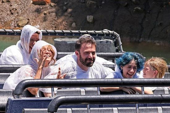 Jennifer Lopez, Ben Affleck enjoy family time at Universal Studios Hollywood