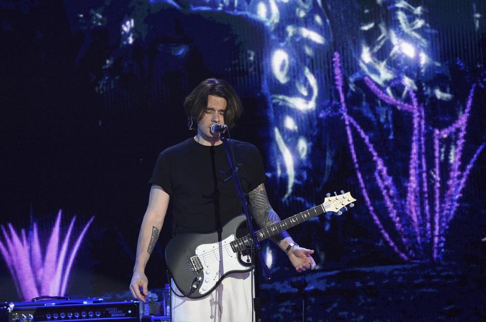 John Mayer jams at Small Stages concert