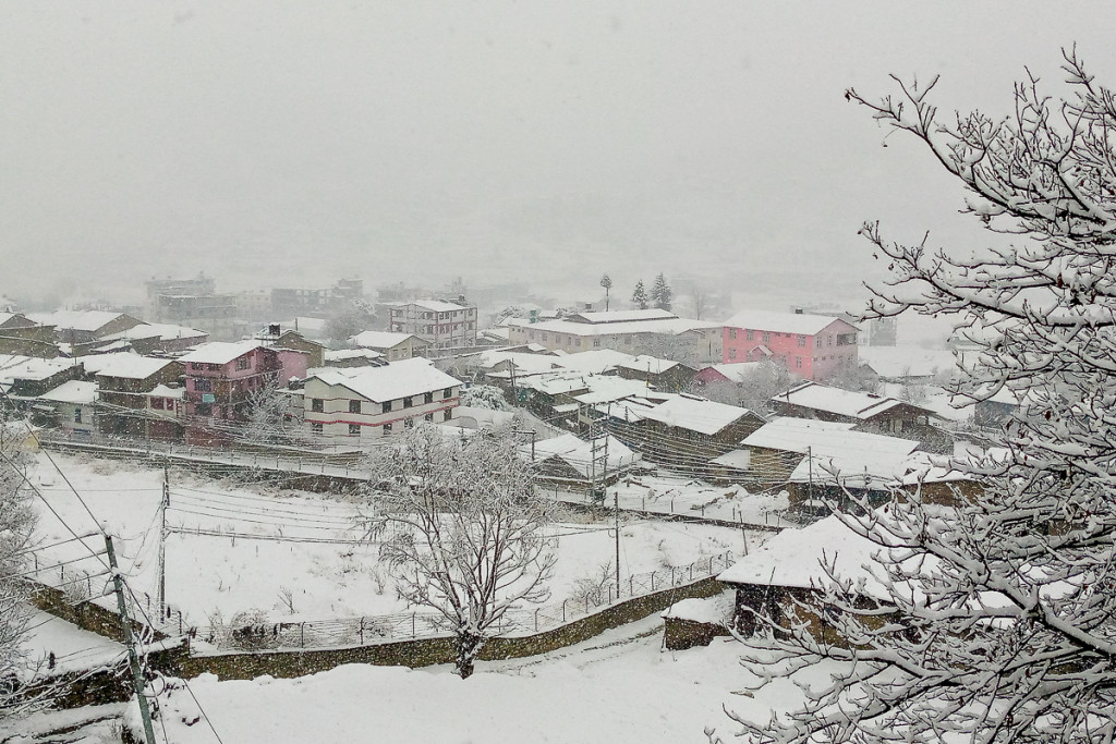 Light snowfall along with rain today