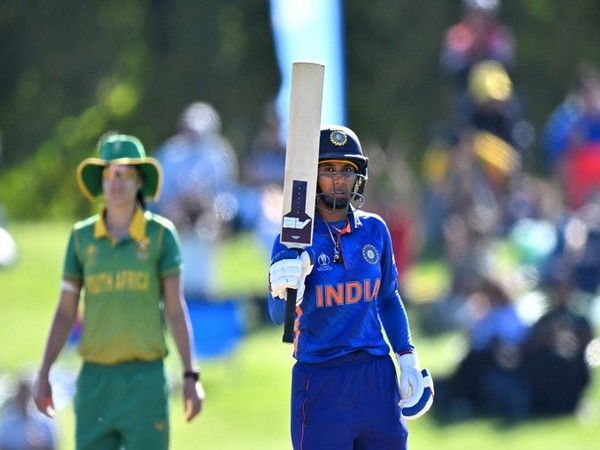 Mandhana shines as India propel to 274 against SA