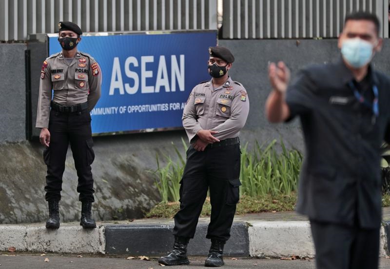 ASEAN leaders to meet Myanmar coup leader amid killings