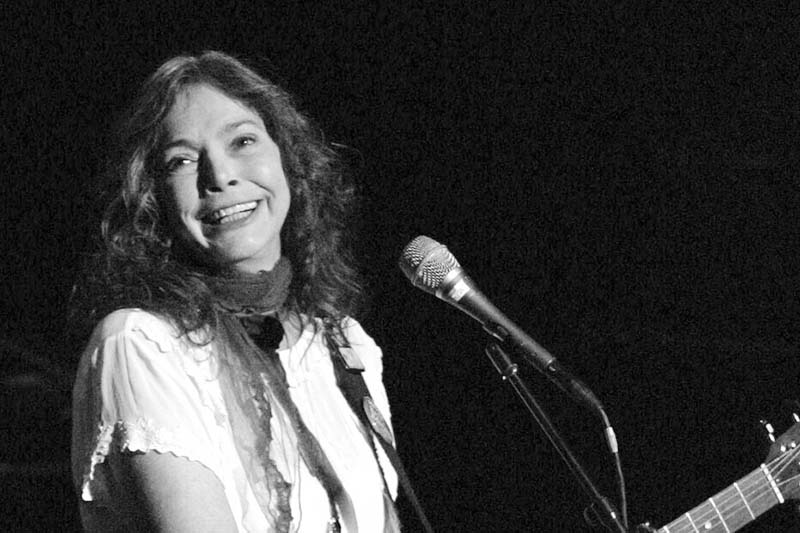 Grammy-winning folk singer Nanci Griffith dies at 68