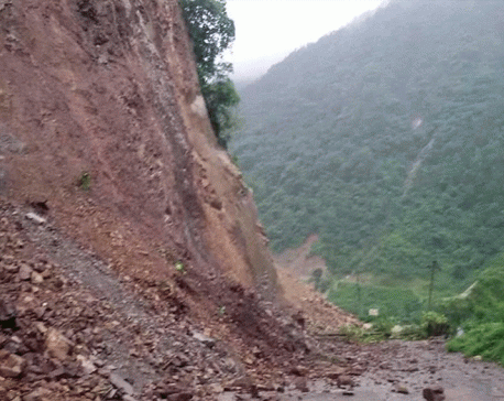 Dry landslide obstructs Narayangadh-Muglin road