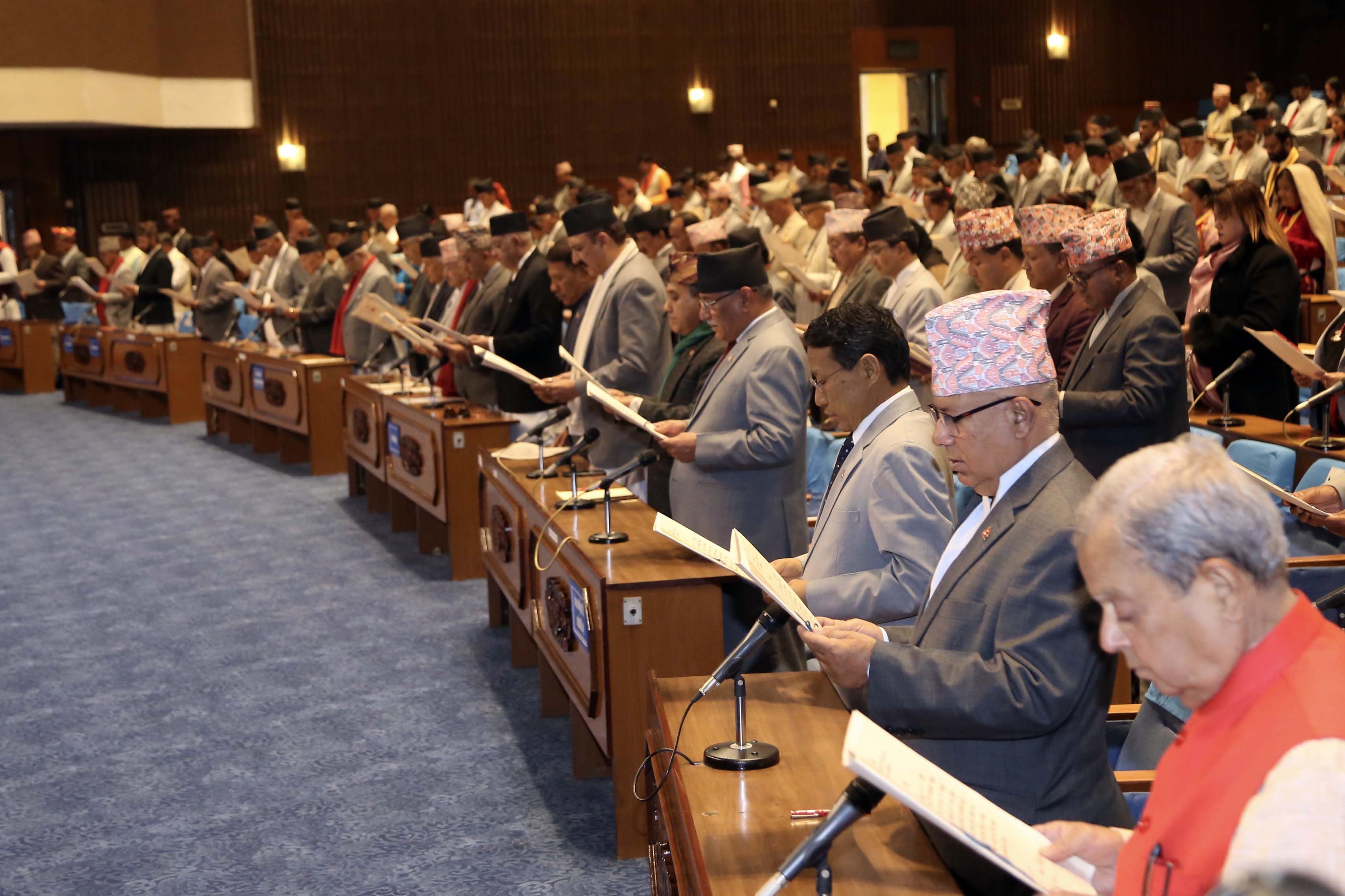 Newly-elected HoR members take oath