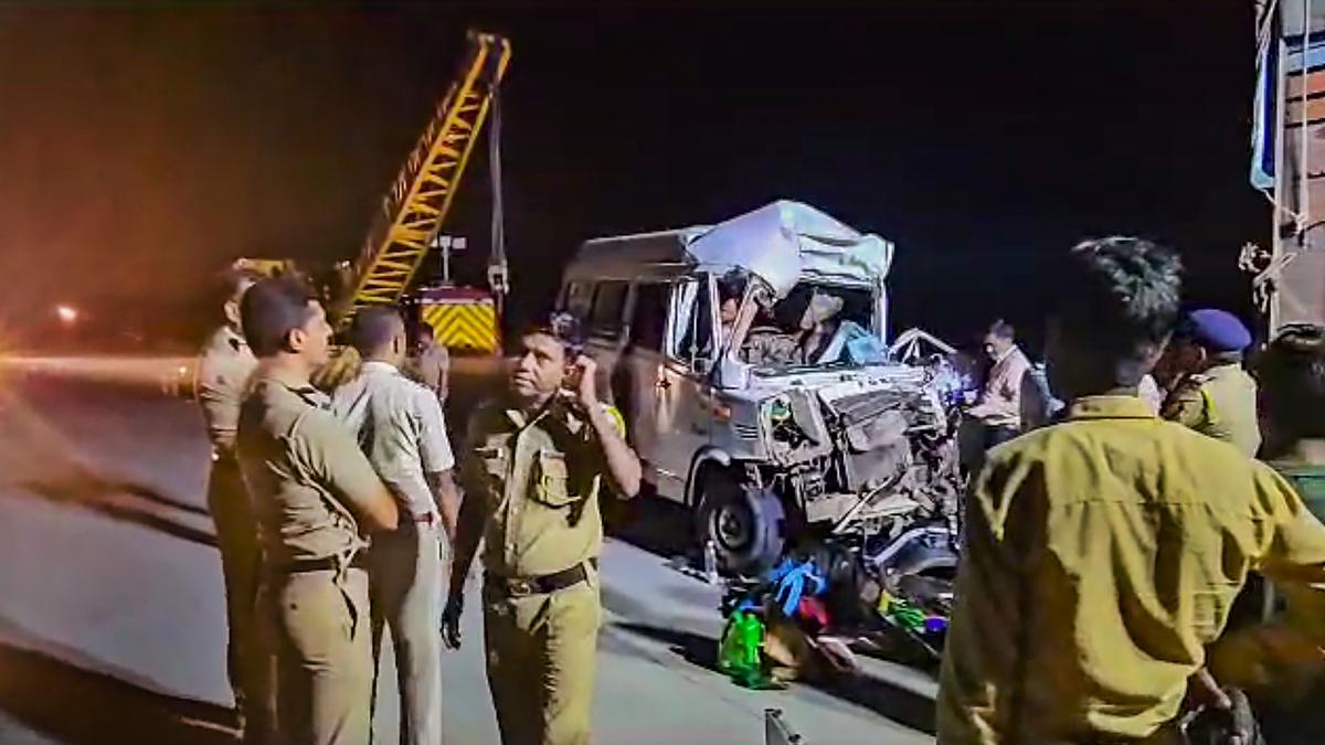 12 Killed in Speeding Mini-Bus Crash in Maharashtra