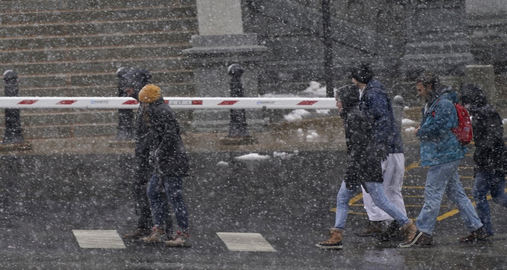 2,000 flights canceled in Denver as heavy snowstorm arrives