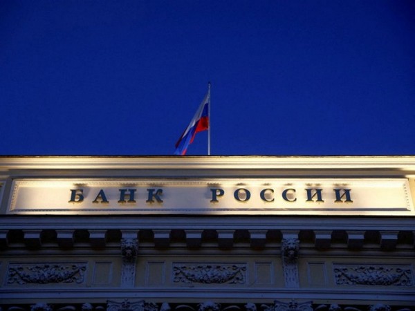 Russia’s central bank limits cash withdrawal in foreign currencies