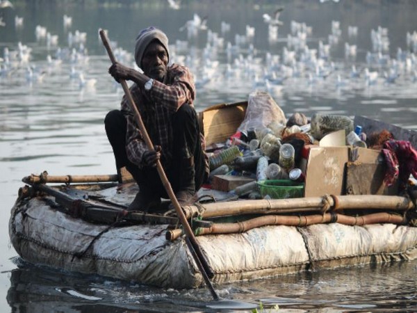 Research discovers new bacteria that attach to deep-sea plastics