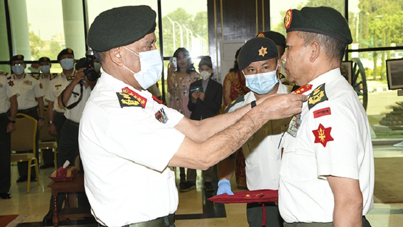 CoAS Sharma presents insignia to Lieutenant General Rana