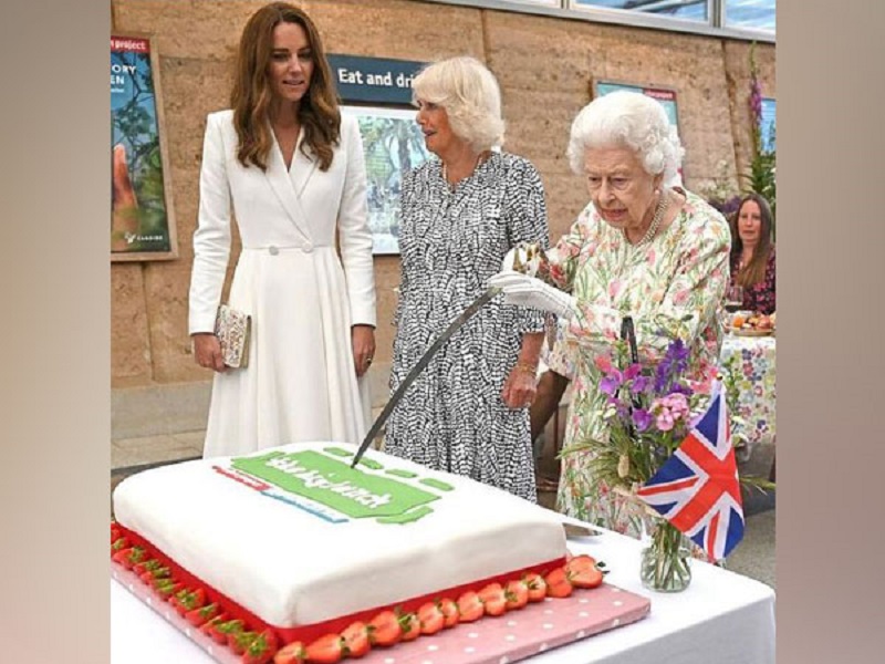 Queen Elizabeth steals the Eden Project’s show by cutting cake with ‘sword’