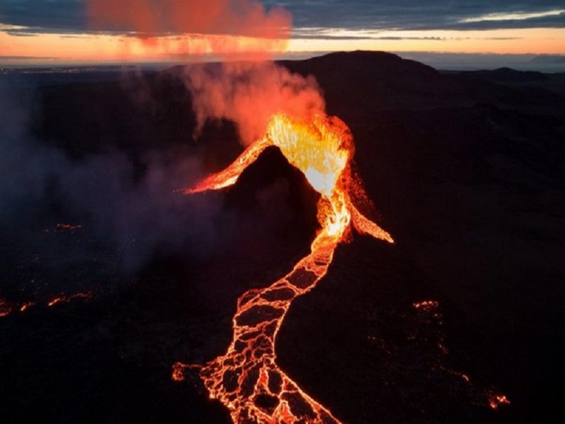 Volcano eruption in Indonesia kills 1, injures 41