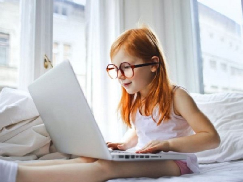 Screen time linked to risk of myopia in young people: Study