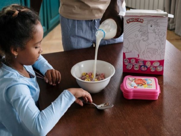 Researchers say whole fat milk is as good as low fat for kids