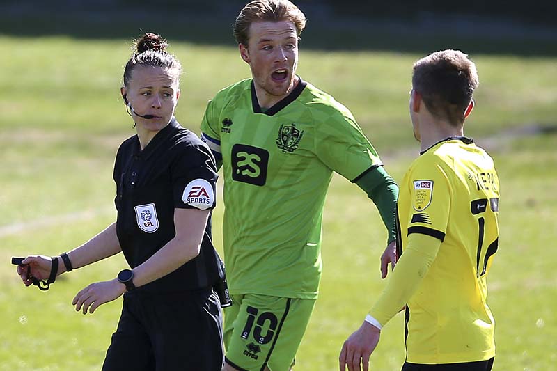 Welch becomes 1st woman to ref in English men’s pro league