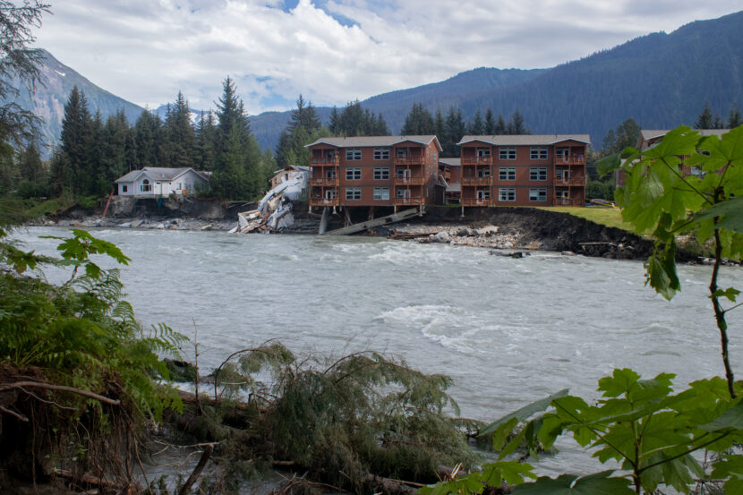 2 buildings destroyed in flooding in Alaska’s