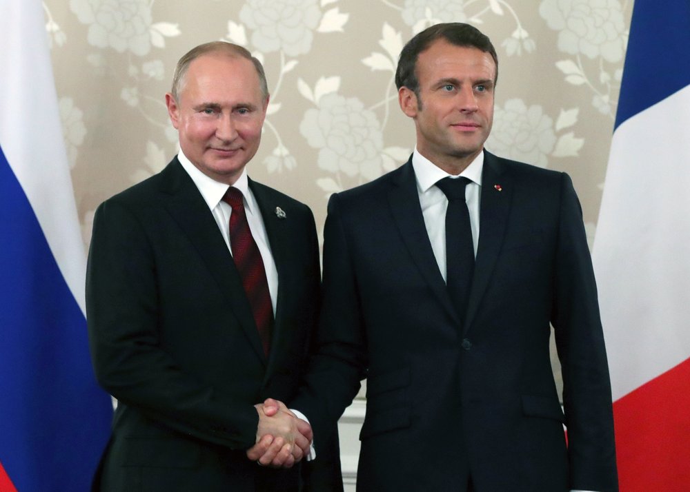 Putin, Macron discuss upcoming trilateral meeting of leaders of Russia, Azerbaijan, Armenia