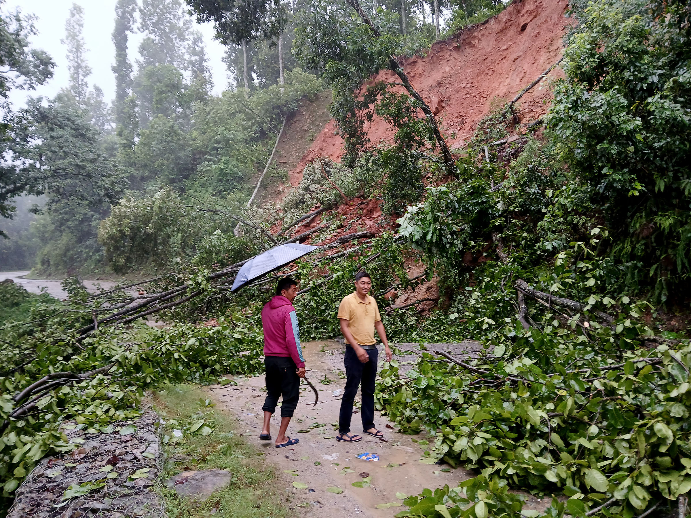 Dhadingbesi-Malekhu road block