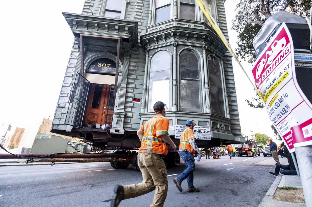 139-year-old house rolls to new San Francisco address