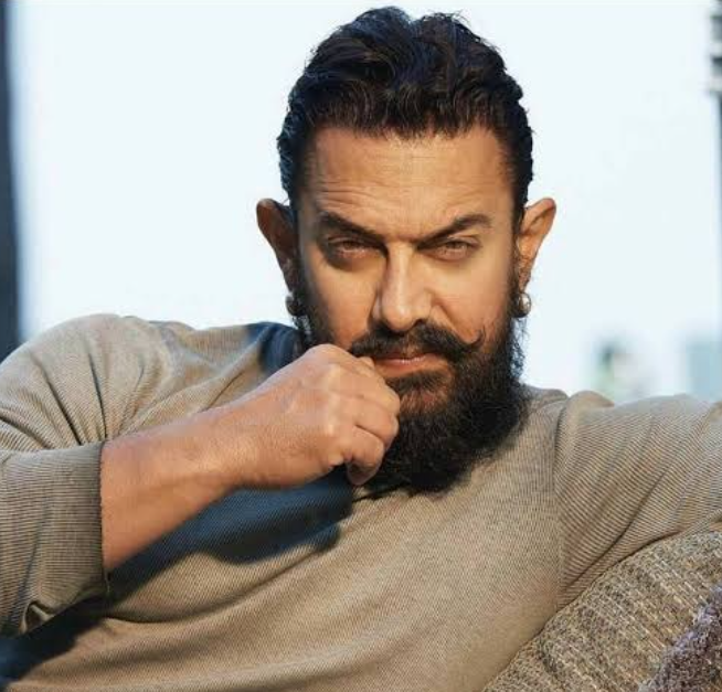 Aamir Khan leaves Vipassana, returns India