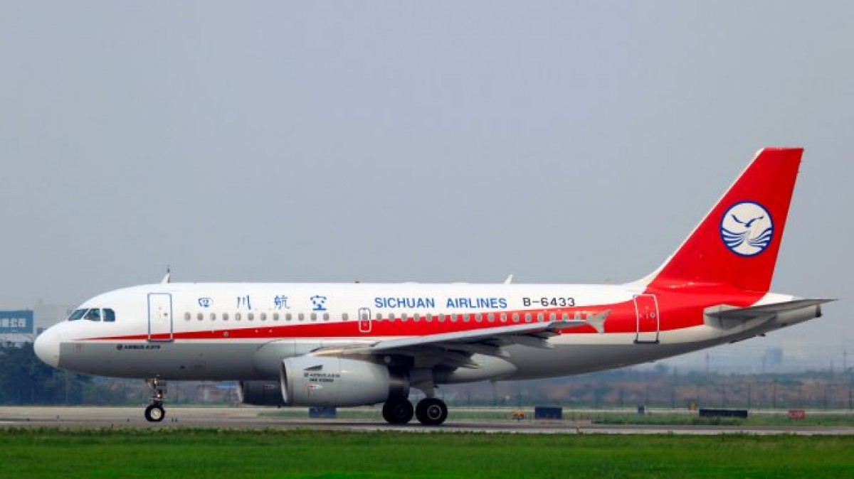 Sichuan Air flight delayed due to bad weather