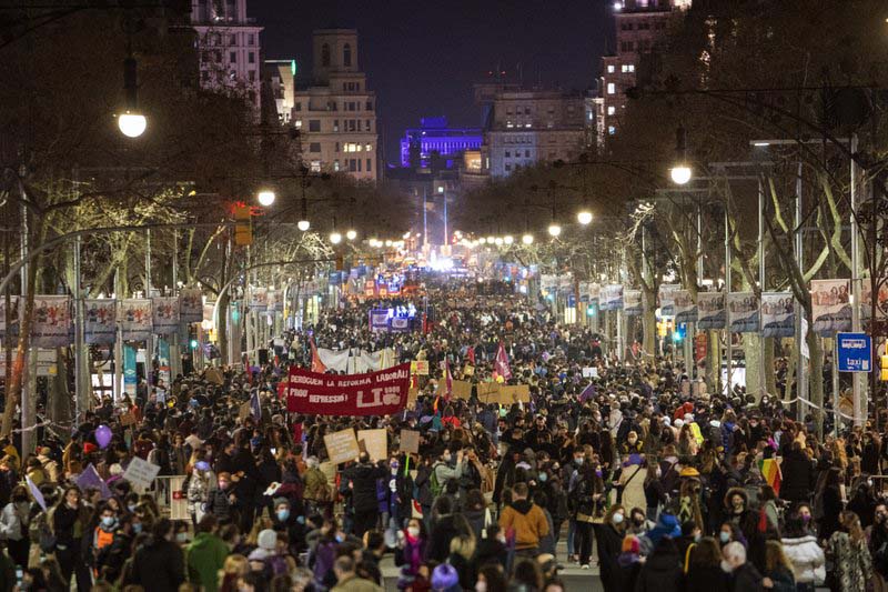 Defying pandemic, feminists in Spain decry far-right attacks