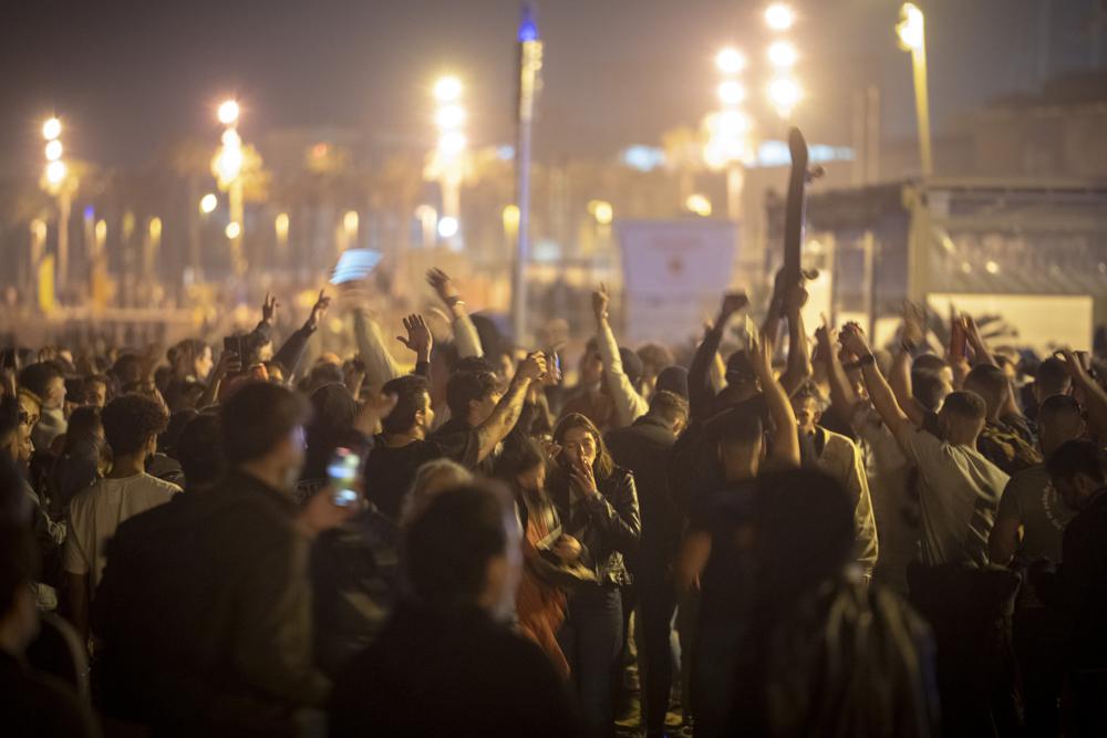 Street parties celebrate end of Spain’s state of emergency