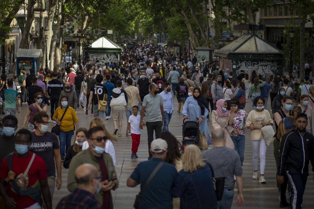 Spain lifts restrictions on British tourists