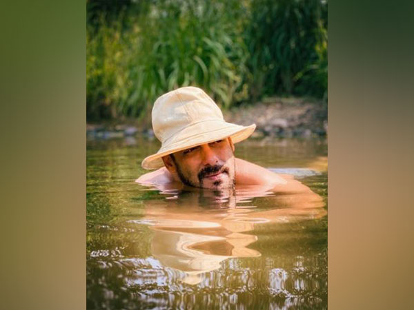 Salman Khan takes a dip in pond