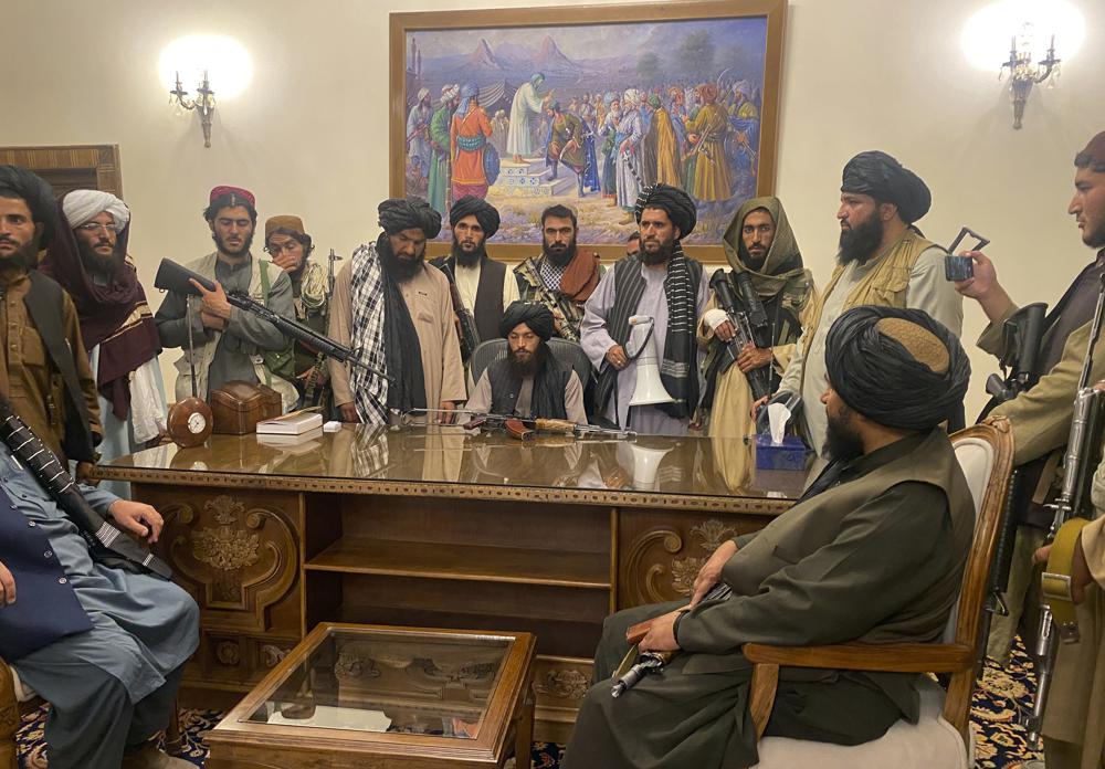 Taliban enter Afghan presidential palace