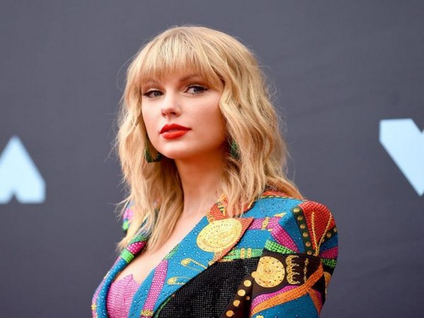 Taylor reveals release date of re-recorded ‘Red’ album