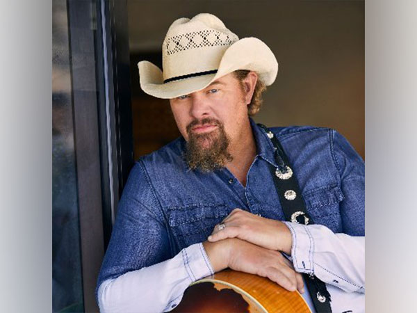 Country Singer Toby Keith reveals his battle with stomach cancer