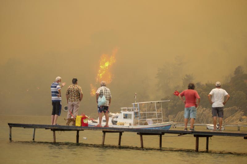 Tourists, villagers flee as wildfires ravage Turkish resorts