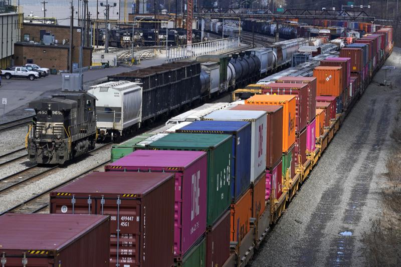 US rail industry defends safety record