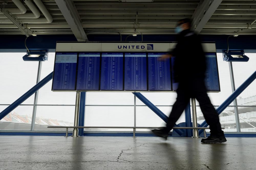 US sets pandemic-era high for air travel, over 1.6 million