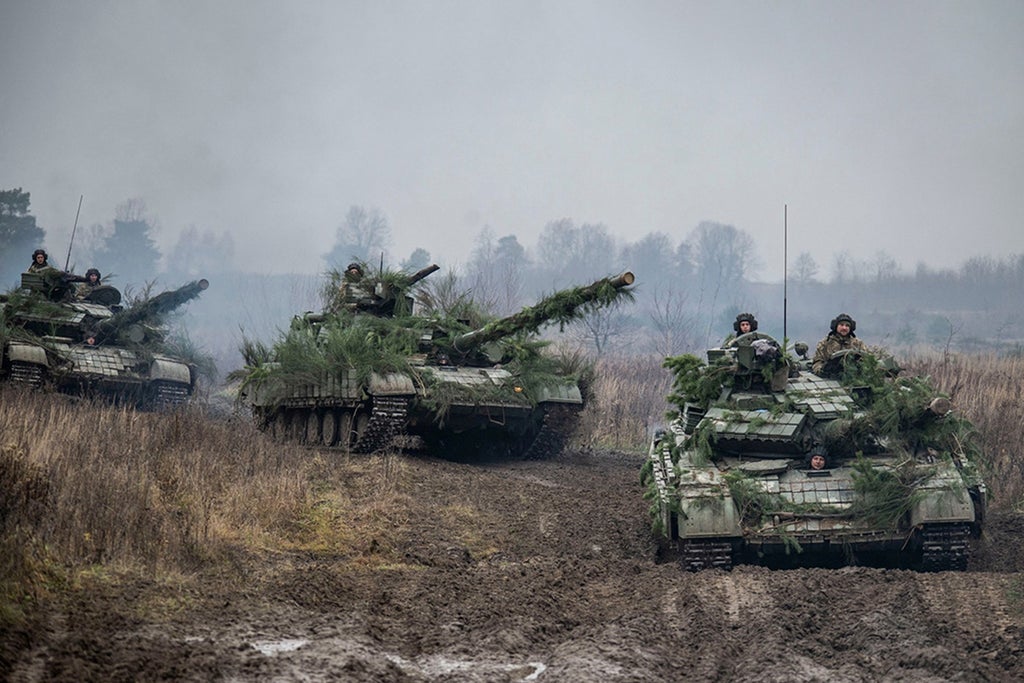 Street fighting begins in Kyiv; people urged to seek shelter