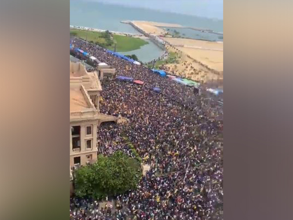 Dramatic visuals show protestors breaking into Sri Lankan President’s Resident