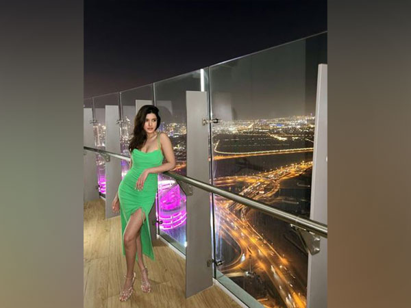 Shanaya Kapoor is a pure glam vibe in this green ensemble