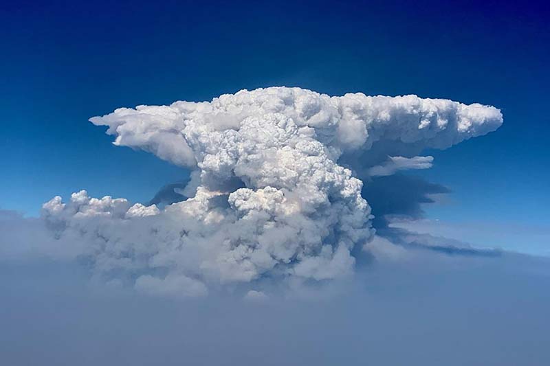 Oregon wildfire forms ‘fire clouds’ that pose danger below