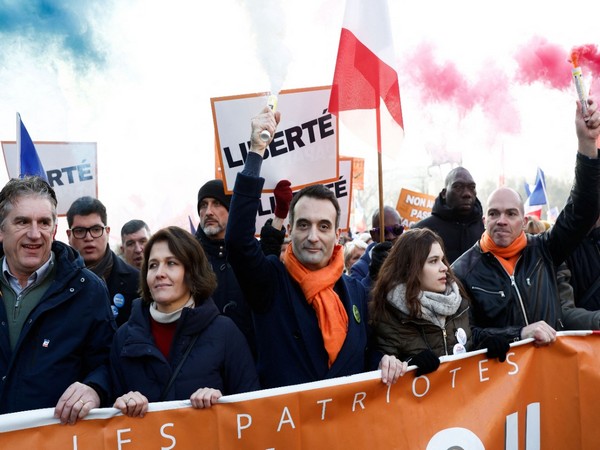 Thousands protest against COVID-19 vaccine passes across France