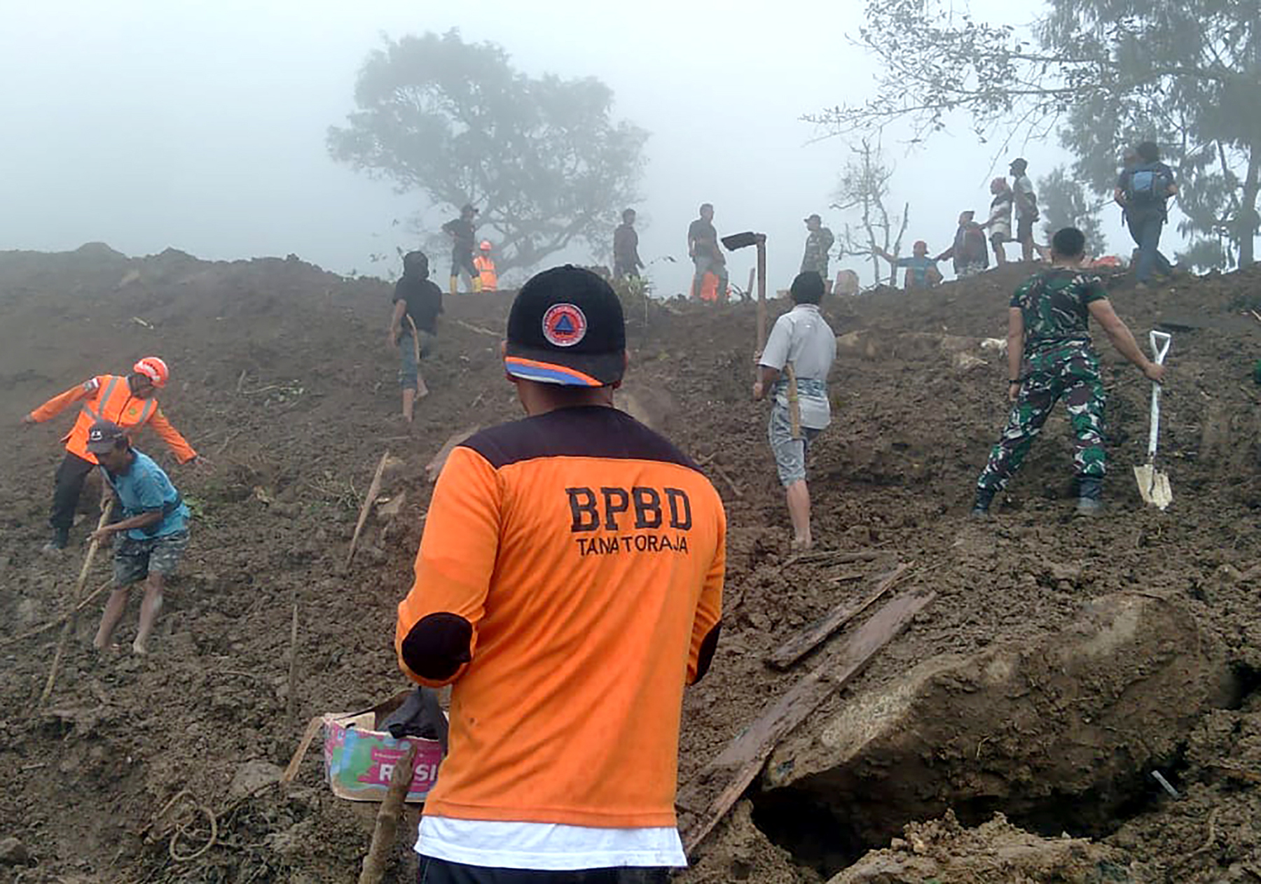 Death toll in Indonesia’s South Sulawesi landslides rises to 20