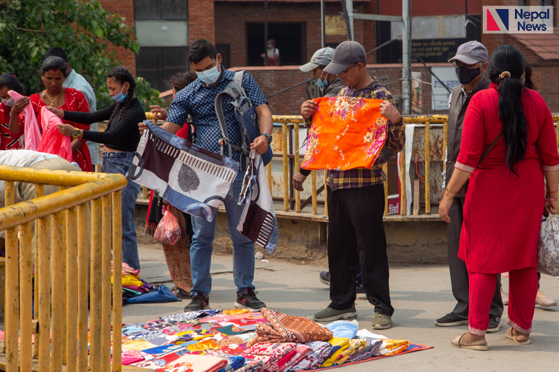 In pics: Street vendors on overhead bridges