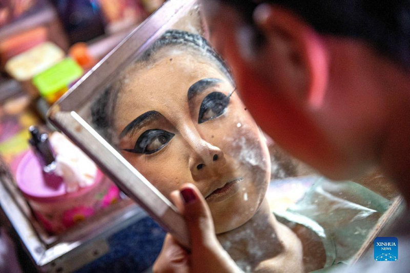 Actors perform Chaozhou Opera in Thailand