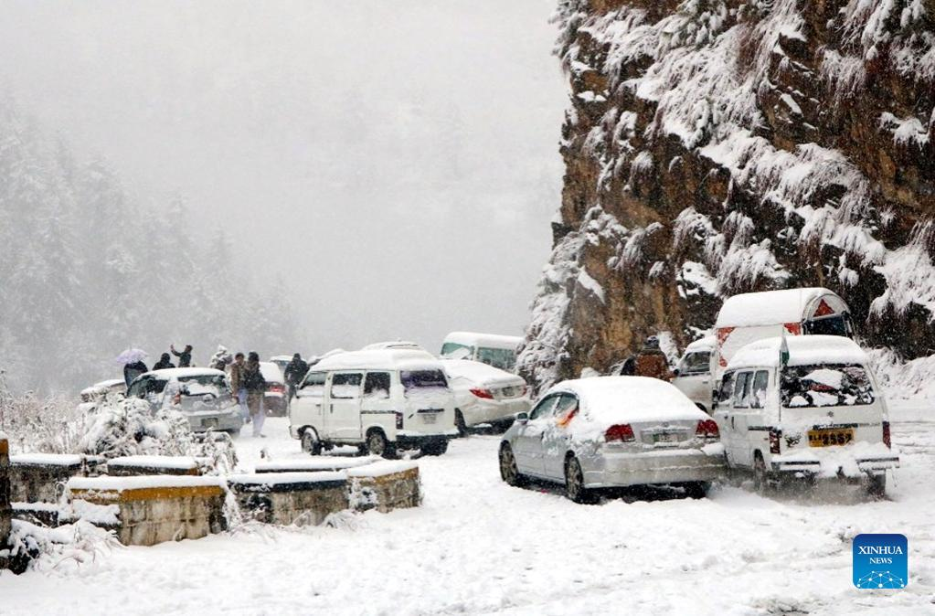 Over 40 killed, many displaced as heavy rains, snowfall hit Pakistan