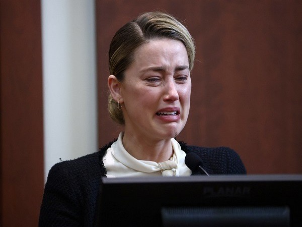 Amber Heard bursts into tears while testifying