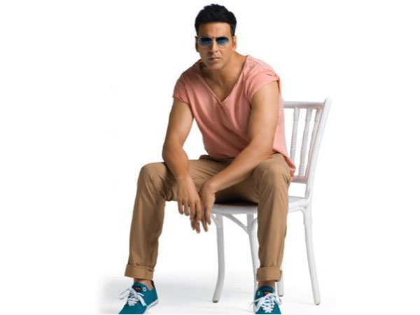 Akshay Kumar pays tribute to victims of 26/11