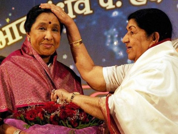 Asha Bhosle recalls how Lata Mangeshkar once worked