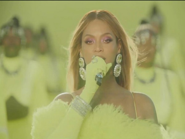 Beyoncé opens ceremony with tennis-themed performance